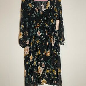 Elegant Floral Maxi Dress in Black